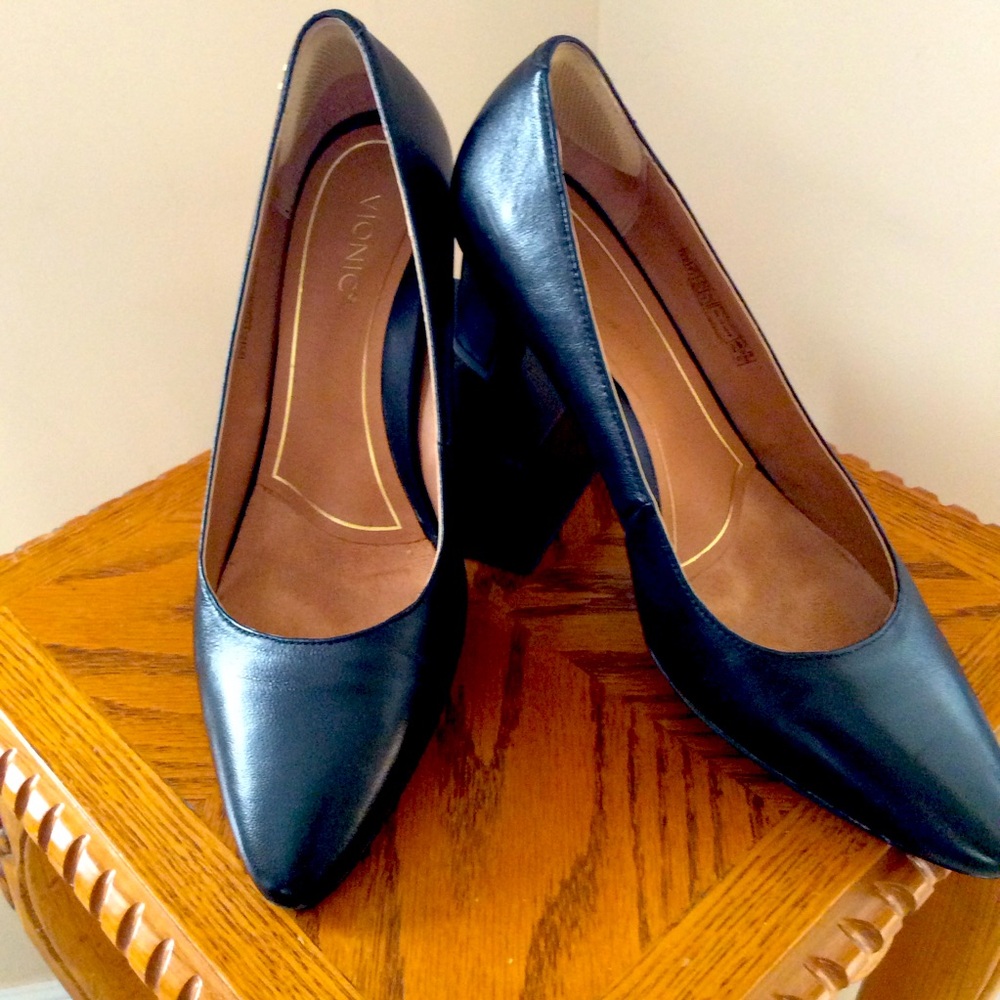 Vionic Classic Black Heels for Women